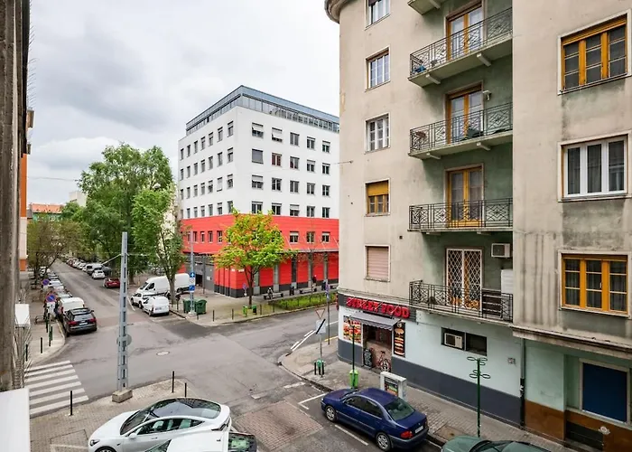 West Side * בודפשט